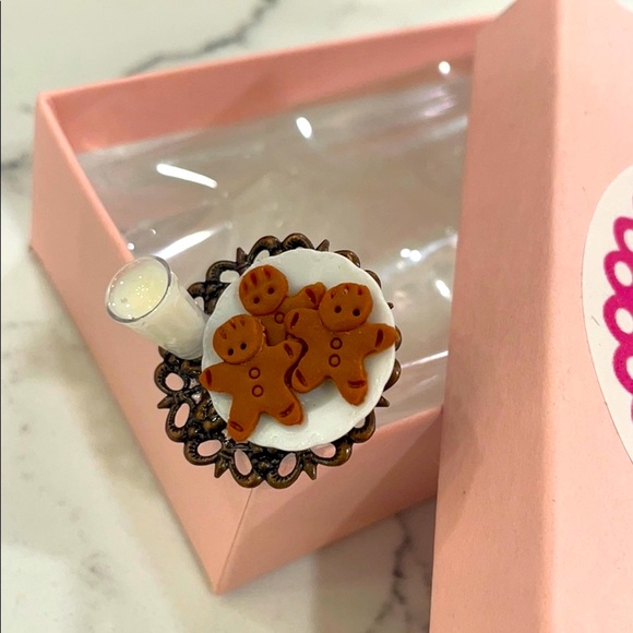 NWT Etsy Gingerbread Cookies and Milk Ring - Picture 2 of 8